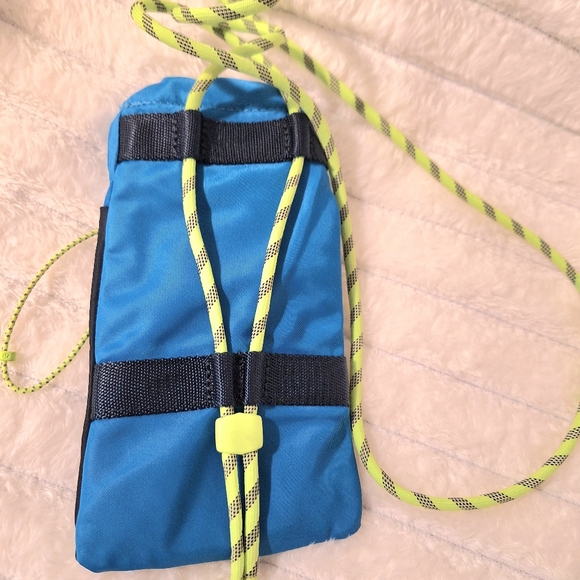 Lululemon Play Forward Crossbody - Picture 2 of 3